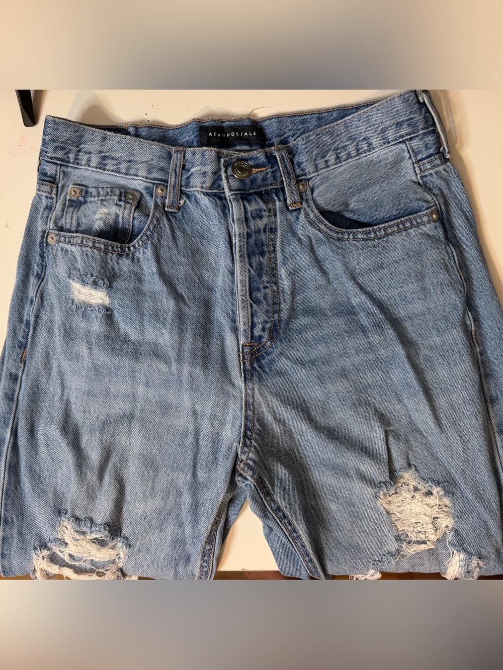 Aeropostale Men’s Light Wash Relaxed Ripped Jeans